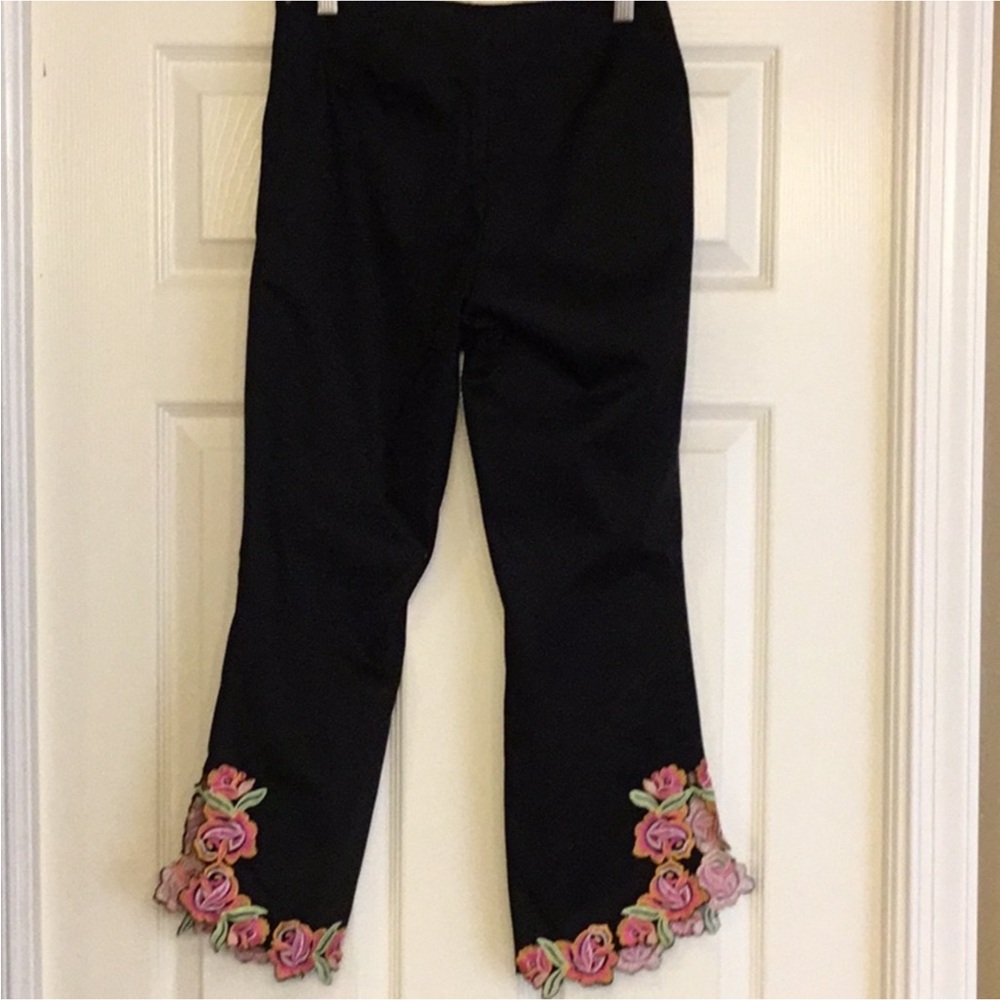 Cache Vintage Black Cropped Pants w/ Beautiful Embroidery - Picture 4 of 6